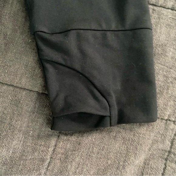 Fabletics quarter zip⚫️ - Picture 3 of 3